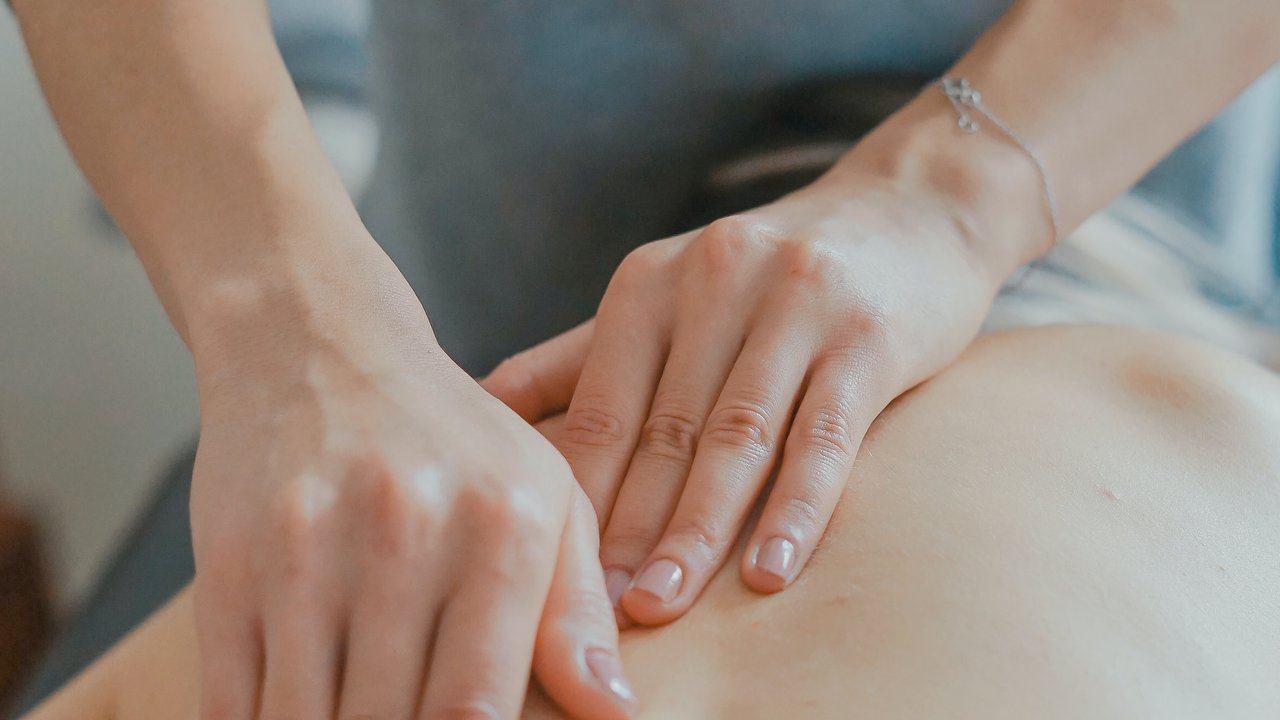 Khasiat Kerok Masuk Angin, Berikut Cara Efektif Melakukannya