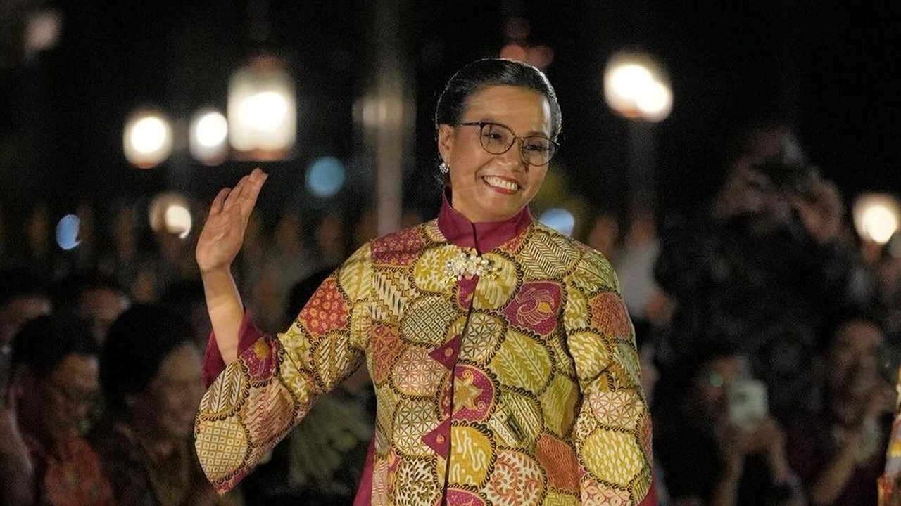 Sri Mulyani memimpin rapat di kereta (foto: Facebook Sri Mulyani)