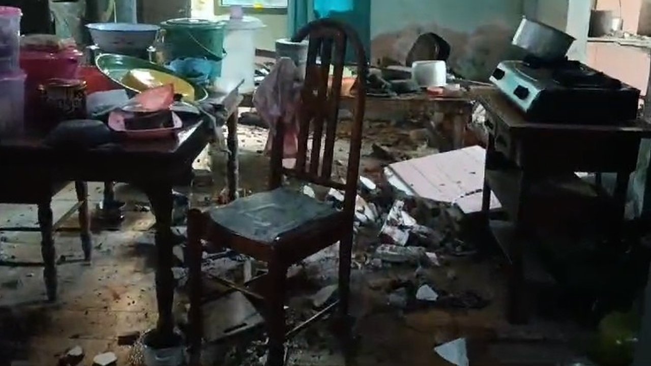 Potret Kerusakan Rumah Warga Bawean saat Gempa Tuban