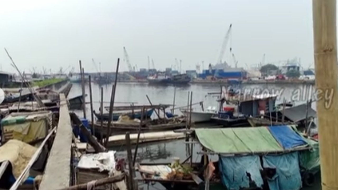 Penampakan Perumahan Warga di Kampung Aquarium Lebih Rendah dari Air Laut, Sungguh Mengerikan
