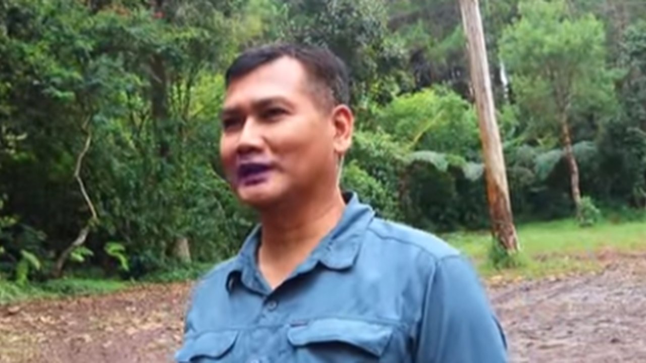 Momen Keseruan Mayjen Kunto Arief saat Nobar Persib Bandung, Kompak dengan Sang Istri Mengenakan Jersey Warna Biru