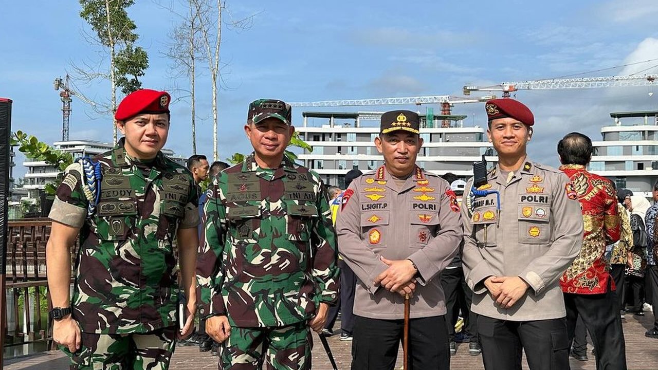 Gagah Panglima Agus-Kapolri Pegang Tongkat Komando, Pose Bareng Mayor TNI Teddy dan Kompol Syarif di IKN