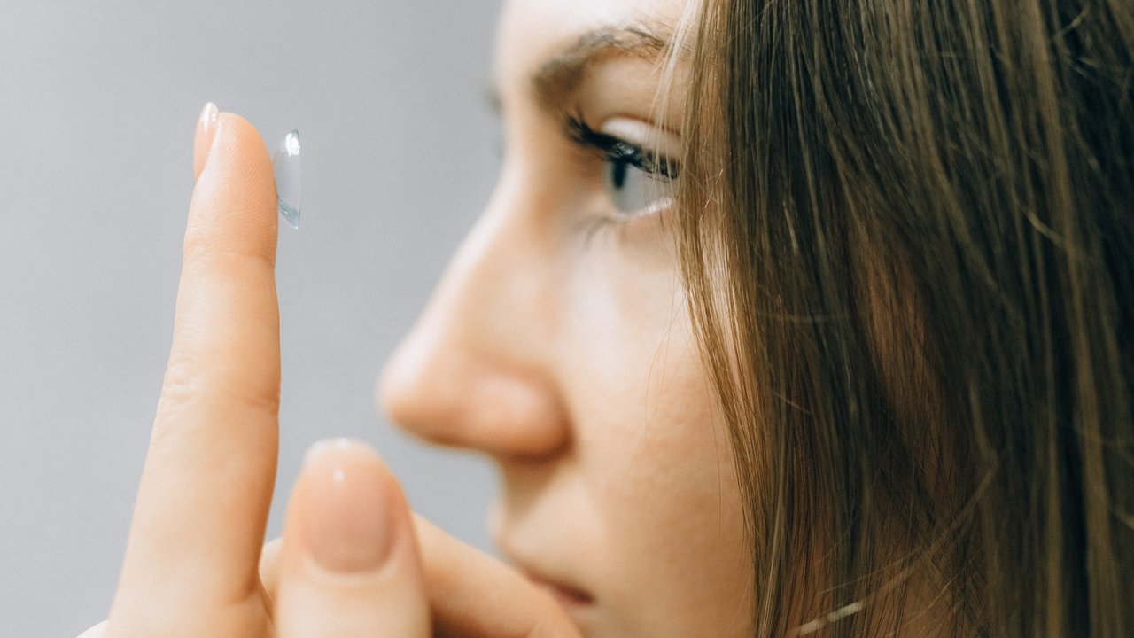 Bahaya Memakai Softlens Setiap Hari, Bisa Sebabkan Iritasi Mata