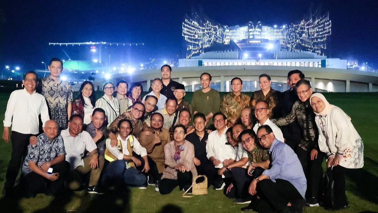 Aksi Keren Panglima TNI Agus Main Gitar & AHY Nyanyi Ditonton Jokowi-Prabowo di IKN