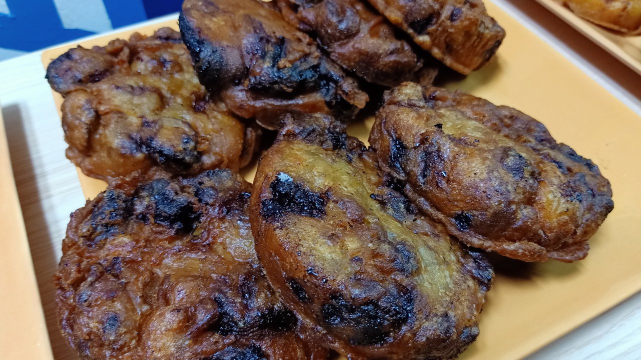 Nanik Soelistowati, pemilik bisnis pisang goreng madu Bu Nanik, bersama Michelle K. Molloy, COO Pisang Goreng Madu Bu Nanik. (Liputan6.com/Dinny Mutiah)