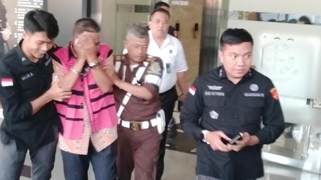 Tangis Eks Plt Kadis ESDM Babel Usai Jadi Tersangka Korupsi Timah