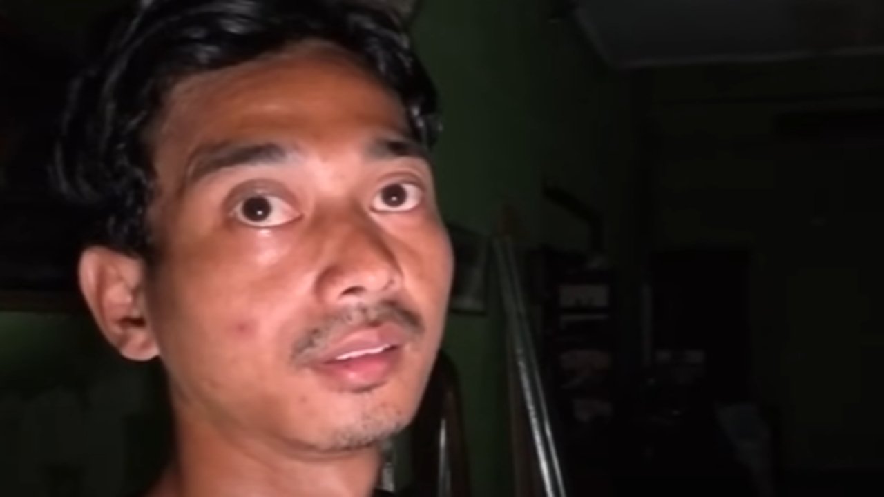 Pria Ini Tinggal Sebatang Kara di Rumah Terbengkalai, Orangtuanya Bukan Orang Sembarangan Keluarga Besar TNI AD.