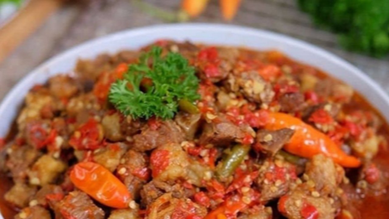 Oseng Mercon Sapi Cabai Utuh