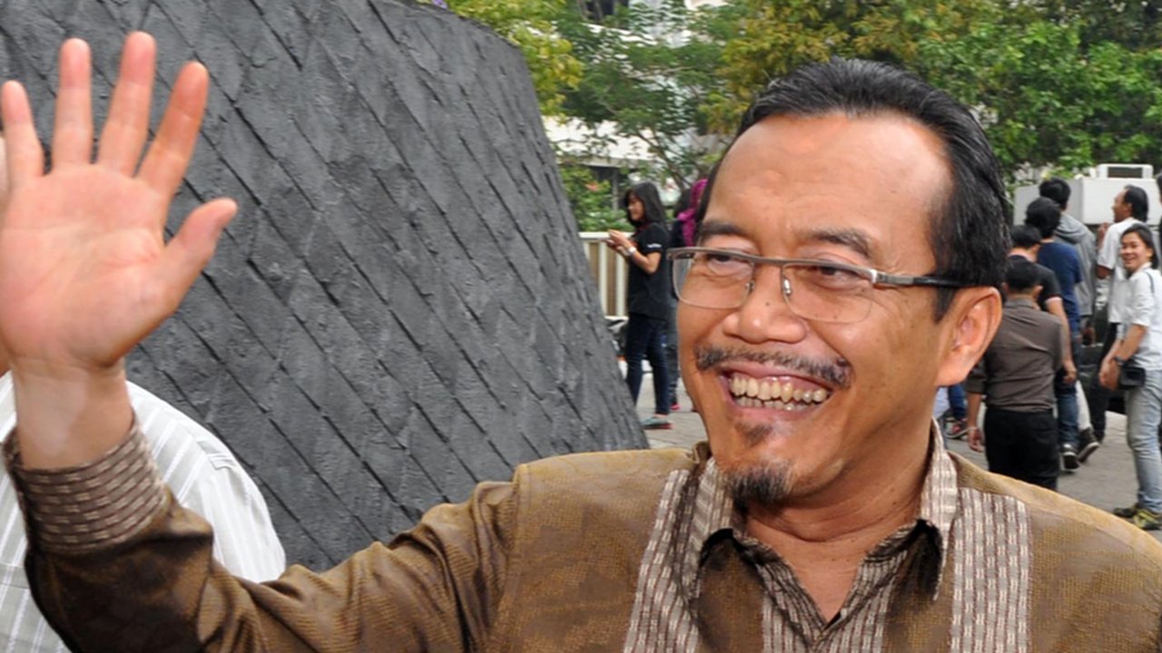 Mantan Menteri Pertanian Suswono mendatangi kantor KPK, Jakarta, Kamis (30/10/2014). (Liputan6.com/Miftahul Hayat)
