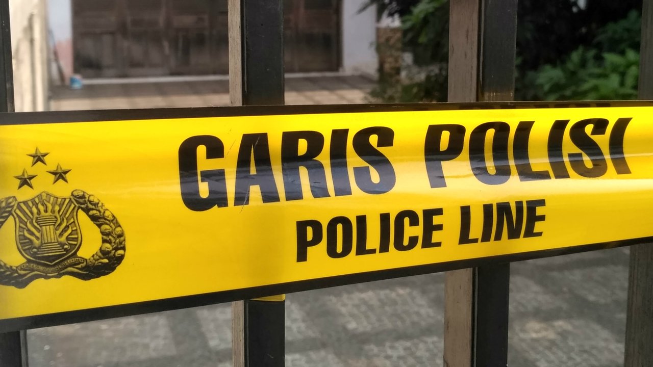 Ilustrasi - Rumah korban pembunuhan dipasang garis polisi (Merdeka.com / Ronald)