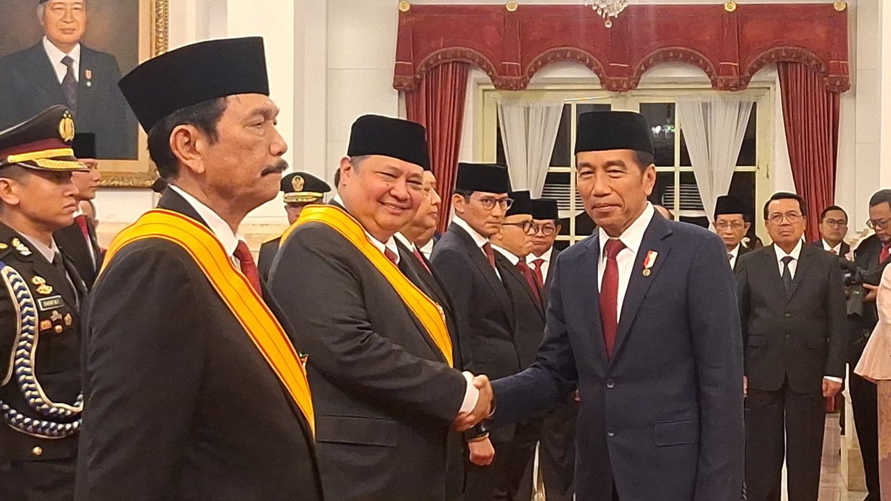 Airlangga Hartarto terima tanda kehormatan dari Jokowi