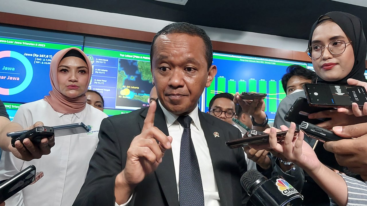 Plt Ketua Umum Partai Golkar Agus Gumiwang memberikan keterangan pers usai rapat pengurus pleno DPP Partai Golkar di Gedung Golkar Slipi, Jakarta Barat, Selasa (13/8/2024). Hasil papat pleno Partai Golkar ini memutuskan memilih Wakil Ketua Umum Partai Golkar Agus Gumiwang menjadi Plt Ketua Umum Partai Golkar menggantikan Airlangga Hartarto yang mengundurkan diri dari Ketua Umum Partai Golkar.