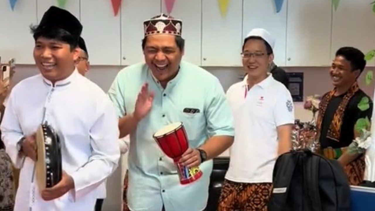Momen Seru Kantor Berubah Jadi Acara ‘Nikahan’ Adat Betawi, Totalitas untuk Lomba Agustusan