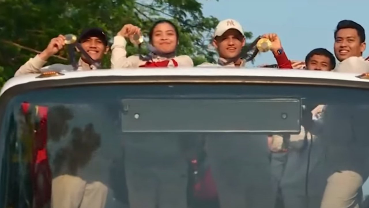 Penuh Keseruan, Intip Momen Arak-arakan Peraih Medali Olimpiade Paris 2024 Keliling Jakarta