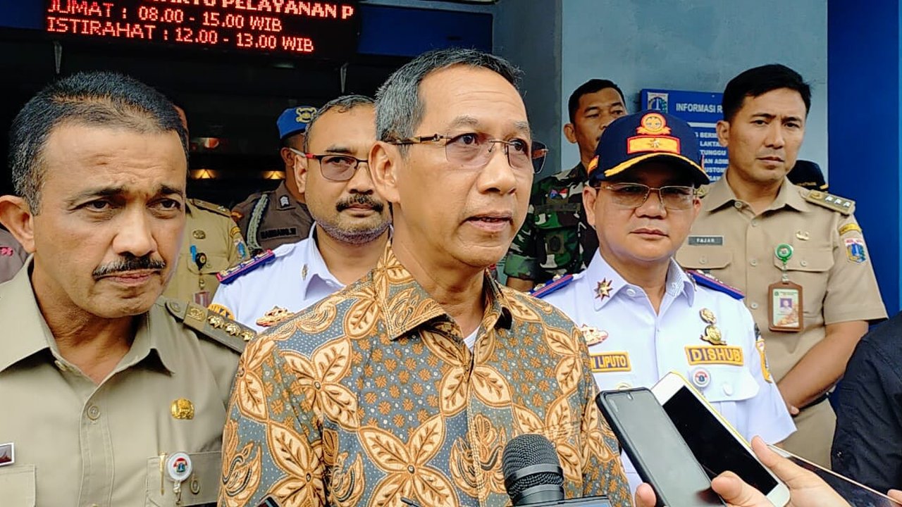 Gibran dan Heru Budi Tinjau Kali Semongol