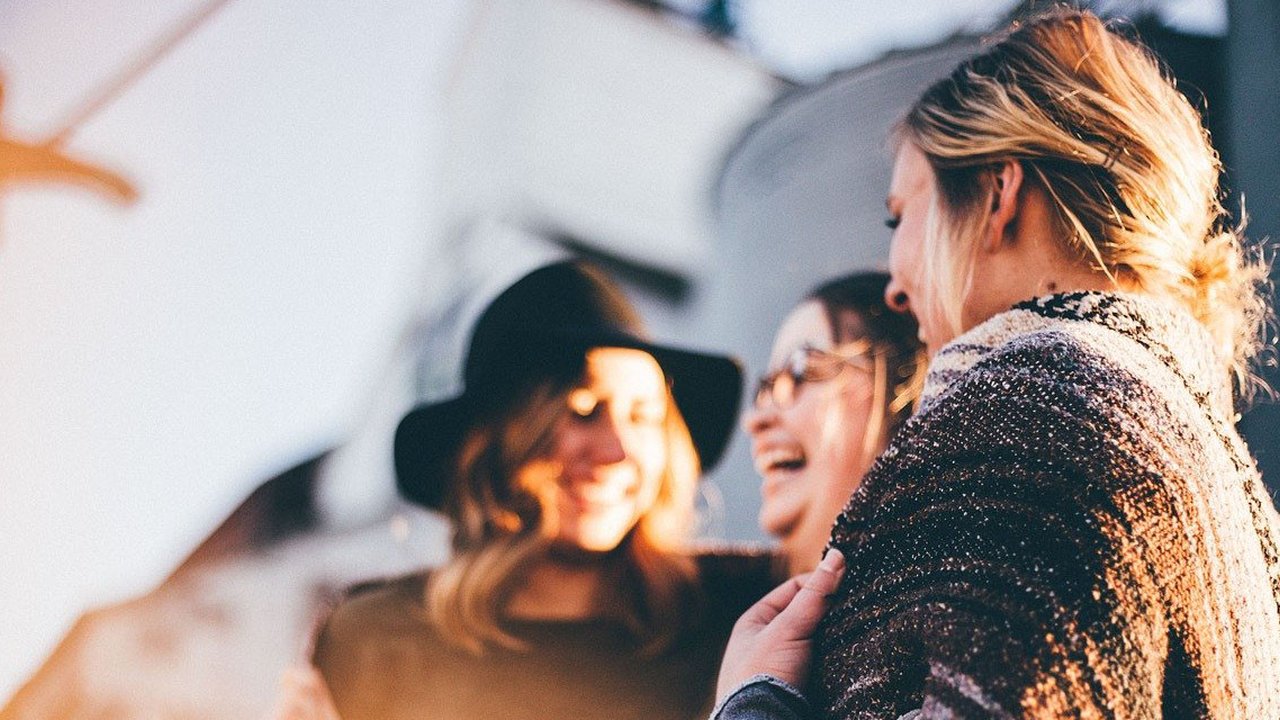 Ilustrasi tertawa. (Photo by Siviwe Kapteyn on Unsplash)