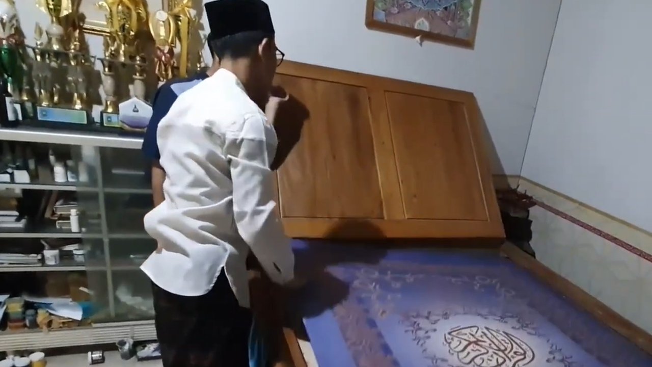 Al Quran raksasa di Cilegon