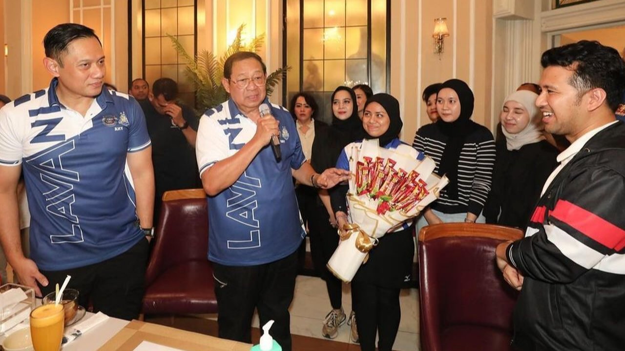 SBY Ajak Ratusan Teman Seangkatan Akmil Upacara HUT RI di Pendopo Pacitan