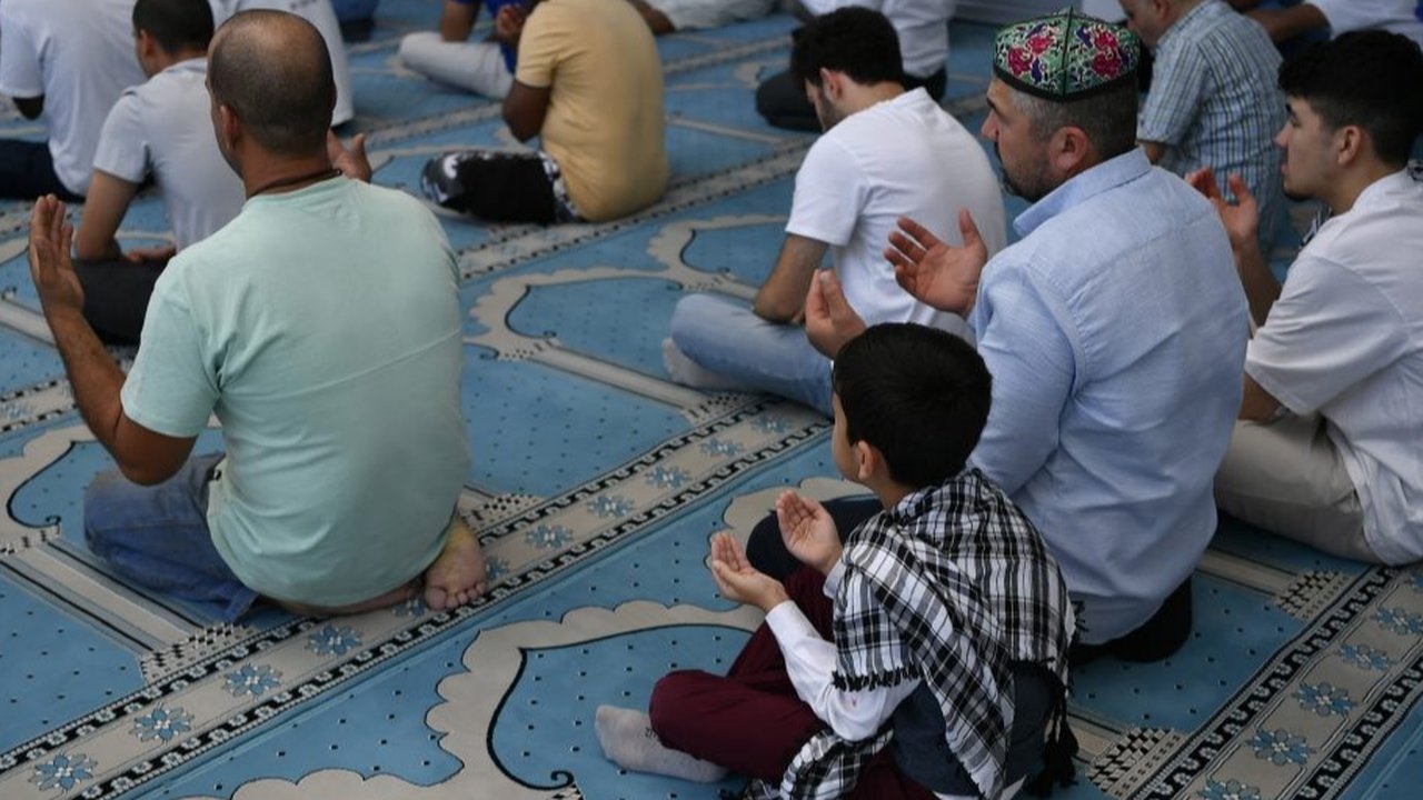 Doa Tahlil NU yang Singkat Arab dan Artinya