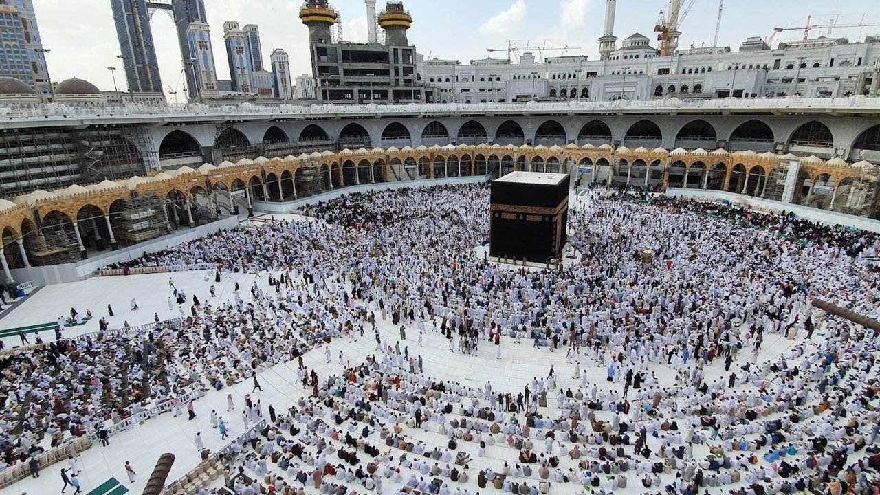 <p>Ilustrasi haji, Ka'bah, Islami, muslim. (Photo by Ömer F. Arslan on Unsplash)</p>