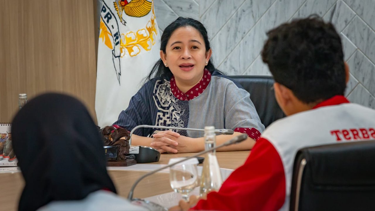 Puan Maharani berkebaya emas