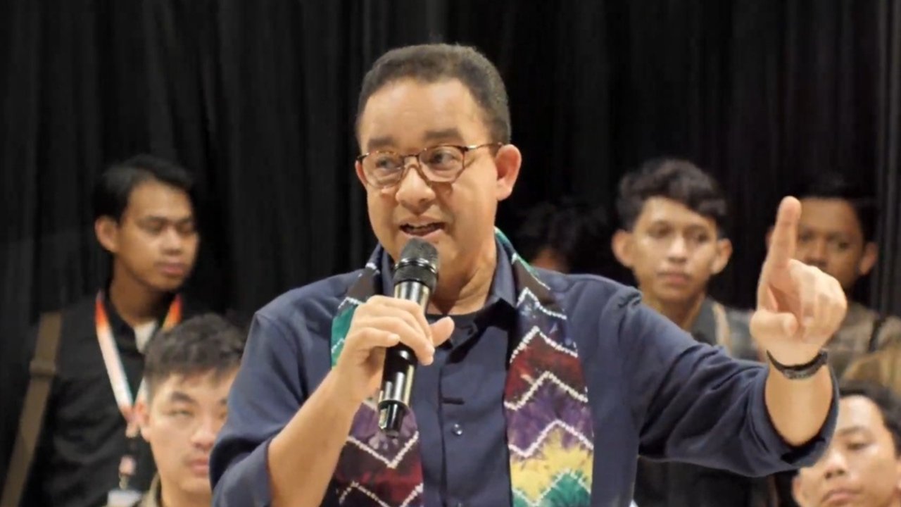 Calon presiden nomor urut satu Anies Baswedan dalam acara 'Desak Anies' di Wetland Square Jalan Ahmad Yani Kilometer 3,5 Kebun Bunga, Kecamatan Banjarmasin Timur, Kota Banjarmasin, Selasa (5/12/2023). (Tangkapan layar YouTube Anies Baswedan)