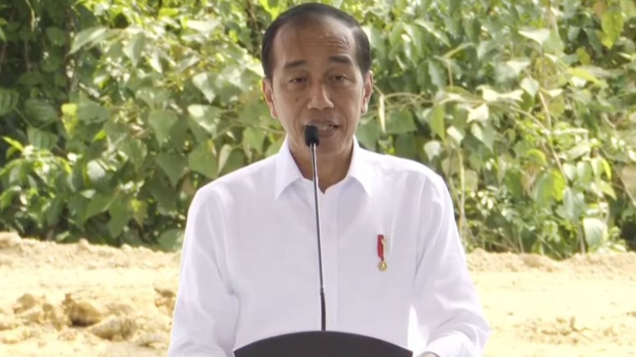Presiden terpilih 2024-2029 Prabowo Subianto berjanji di depan Presiden Jokowi akan melanjutkan dan menyelesaikan pembangunan Ibu Kota Nusantara (IKN) di Kalimantan Timur. Hal ini disampaikan Prabowo sebelum menghadiri rapat kabinet perdana di IKN, Senin (12/8/2024). (Foto: Biro Pers Sekretariat Presiden)