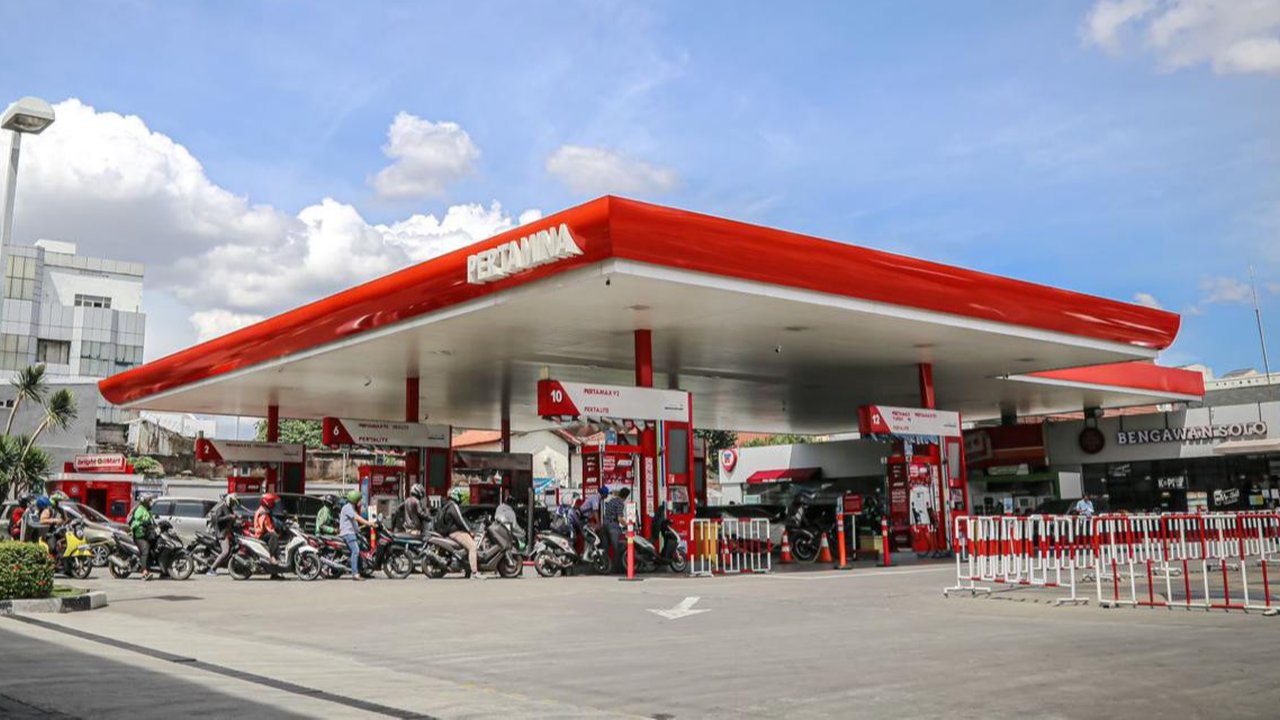Petugas mengisi BBM di SPBU Pertamina. Dok Pertamina