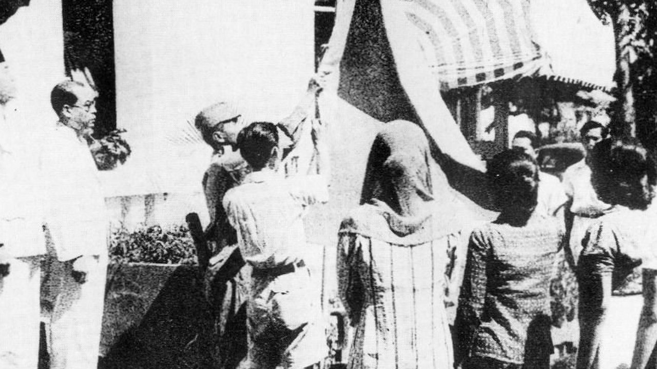 Proklamasi Kemerdekaan Indonesia dan pengibaran bendera 17 Agustus 1945