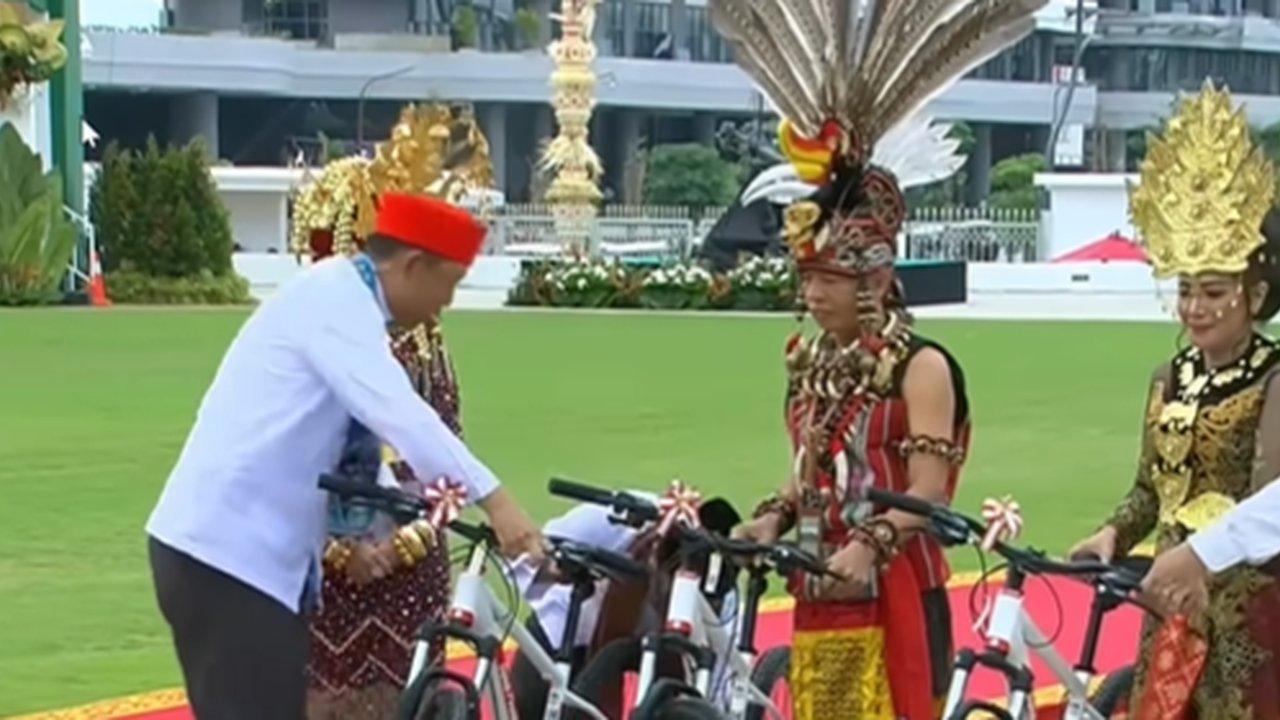 Pemenang Lomba Busana Adat Nusantara di Upacara HUT ke-79 RI di IKN.