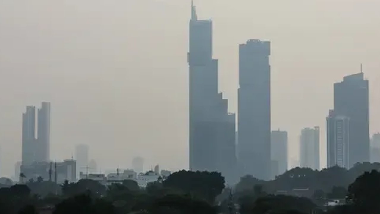 Kasus pernapasan dampak polusi Jakarta naik drastis dibandingkan pada masa pandemi Covid-19.