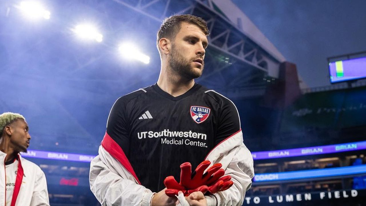 Maarten Paes diduga akan segera memperkuat Timnas Indonesia dan sedang menjalani proses naturalisasi.