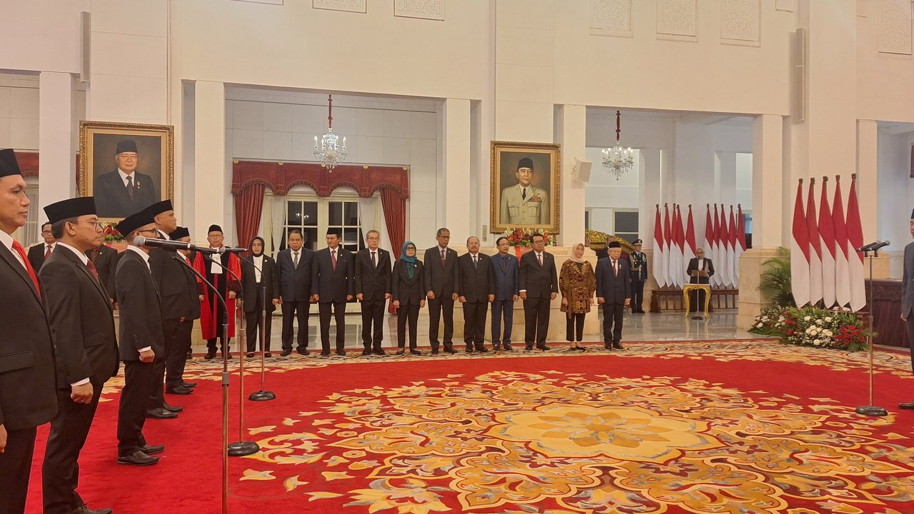 Ketua Umum Partai Amanat Nasional(PAN) Zulkifli Hasan bersama Ketua Umum Partai Solidaritas Indonesia (PSI) Kaesang Pangarep mengadakan pertemuan politik di Gedung DPP PAN, Jakarta, Rabu (14/8/2024).Dalam pertemuan tersebut ketua Umum PAN mengungkapkan sosok inisial S yang disebut untuk mendampingi Ridwan Kamil (RK) di Pilkada Jakarta. merdeka.com/imam buhori