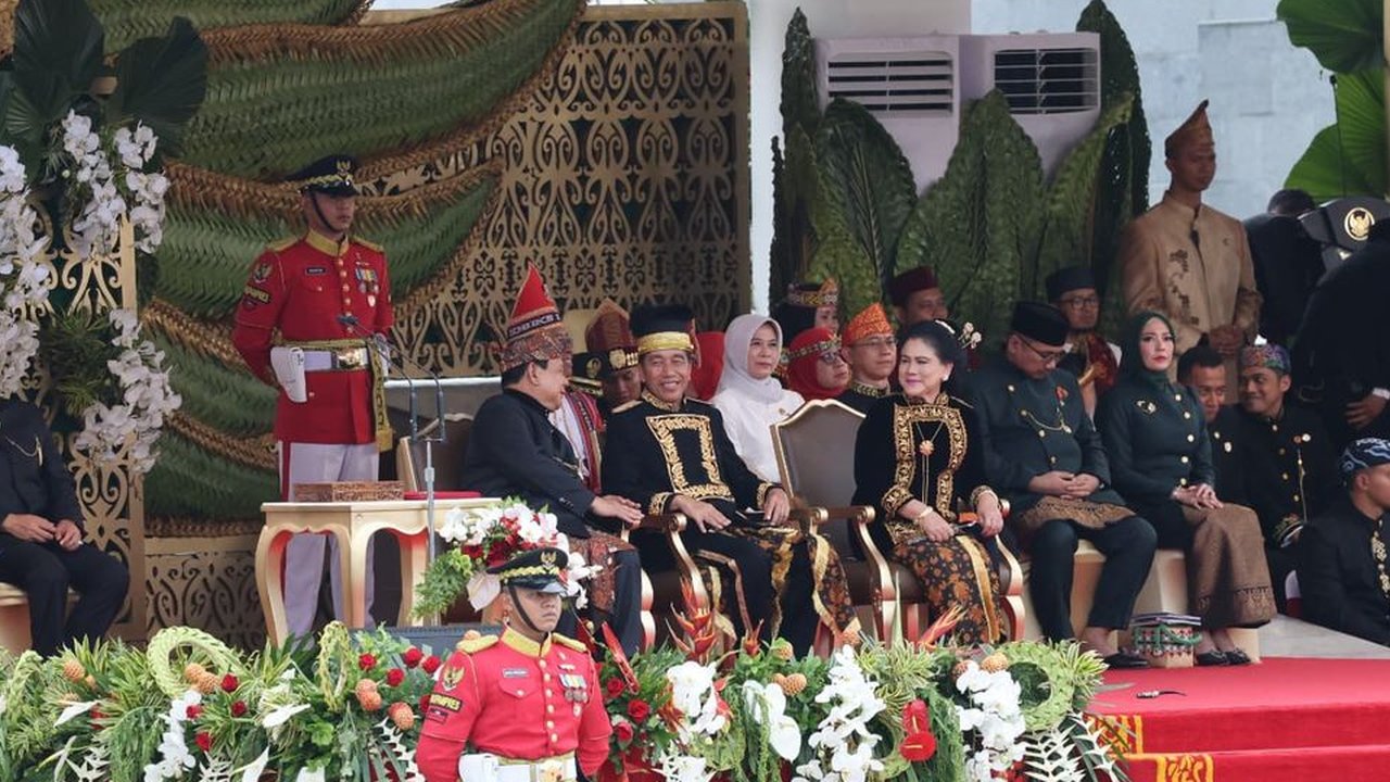 Prabowo dan Jokowi Upacara di IKN