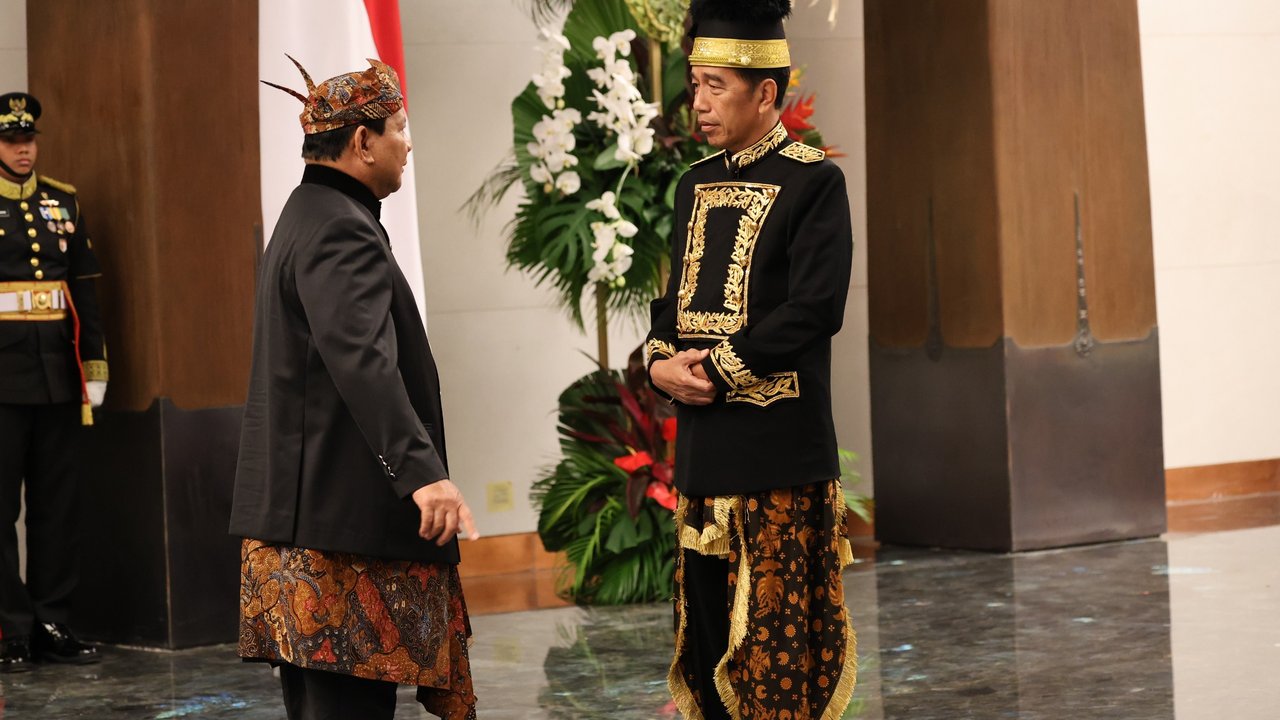 Jokowi dan Iriana pakai Baju Kustim