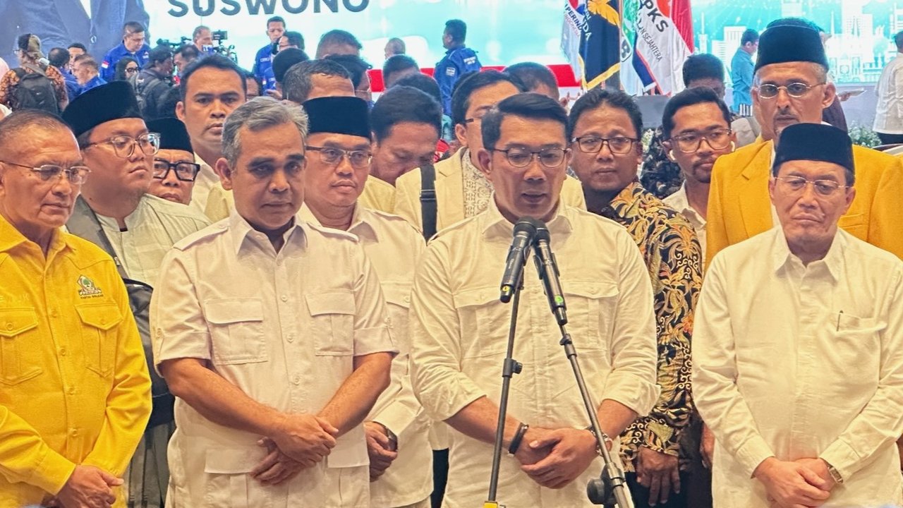 Ridwan Kamil di rumah dinas Ketua Umum Partai Golkar Airlangga Hartarto di kompleks Widya Chandra, Jakarta, Kamis (8/8/2024). (Merdeka.com/Muhammad Genantan Saputra)