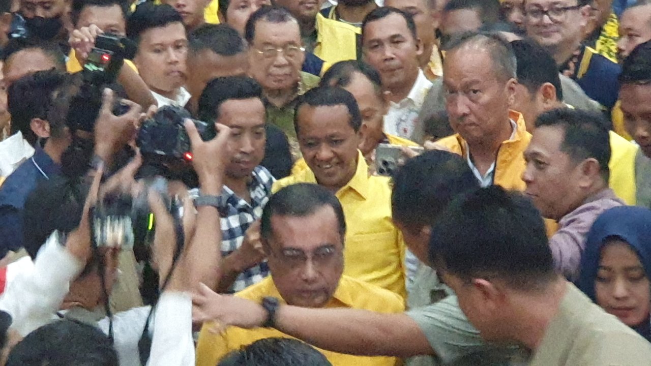 Bahlil Daftar Calon Ketum Golkar