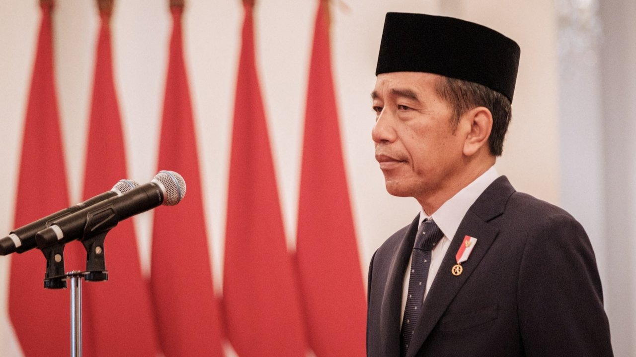 Presiden Joko Widodo melantik Bahlil Lahadalia sebagai Menteri ESDM menggantikan Arifin Tasrif, Supratman Andi Agtas sebagai Menkumham menggantikan Yasonna Laoly, Rosan Roeslani sebagai Menteri Investasi/Kepala BKPM menggantikan Bahlil Lahadalia dan Angga Raka Prabowo sebagai Wamen Kominfo.
