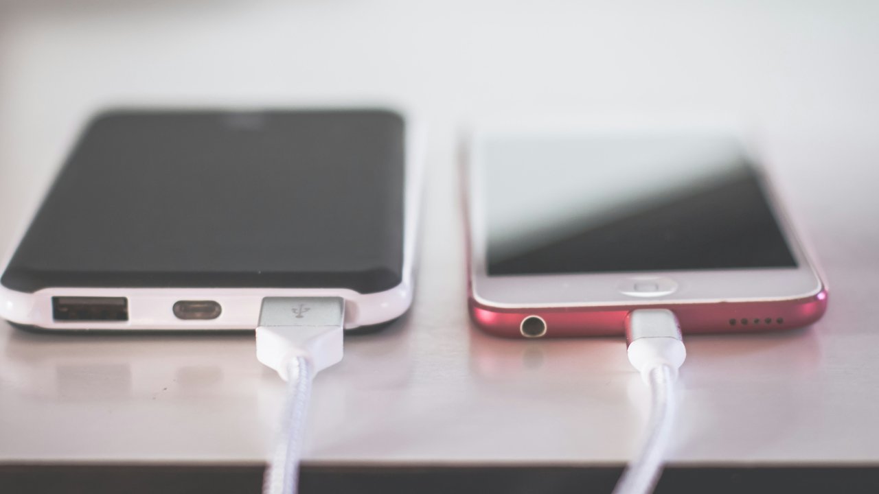 Apakah Boleh Cas HP Sampai 100%? Ini Penjelasan Lengkapnya