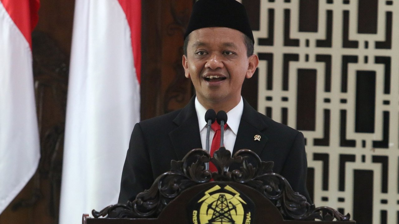 Serah terima jabatan Arifin Tasrif kepada Bahlil Lahadalia