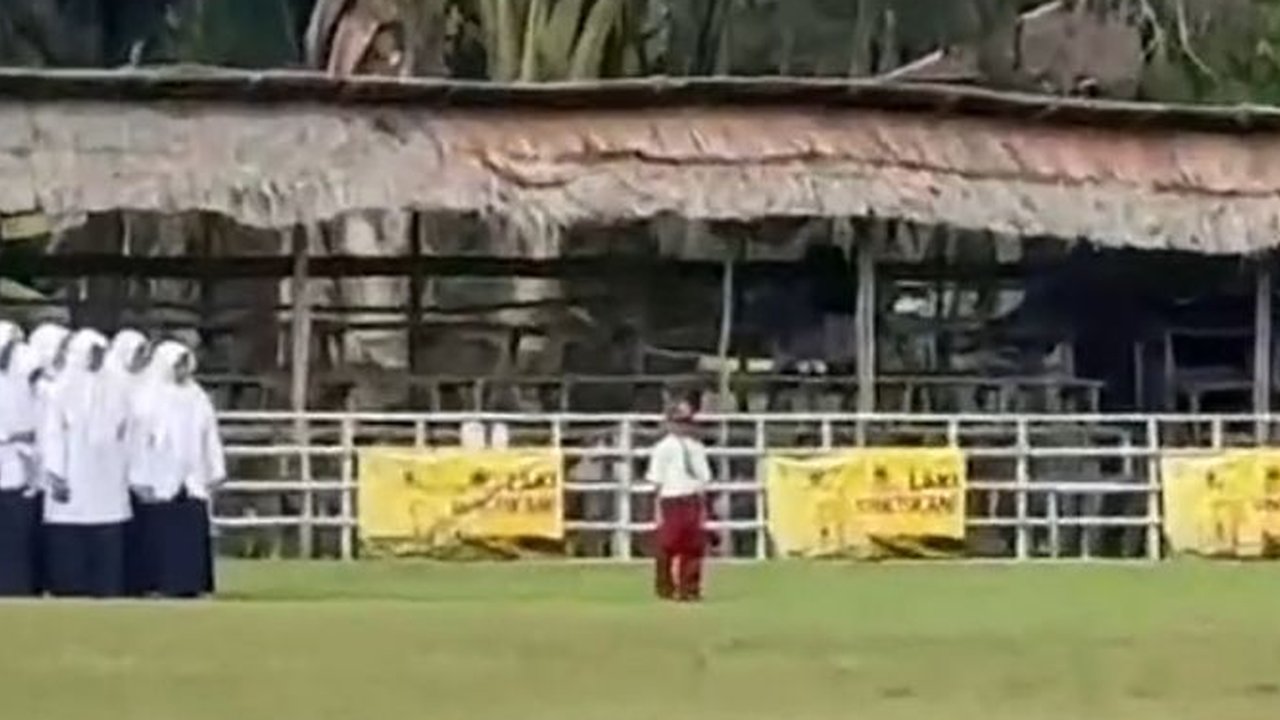 Viral Anak SD Bertahan Sendirian saat Upacara HUT ke-79 RI di Kalimantan Selatan, Dapat Banyak Apresiasi
