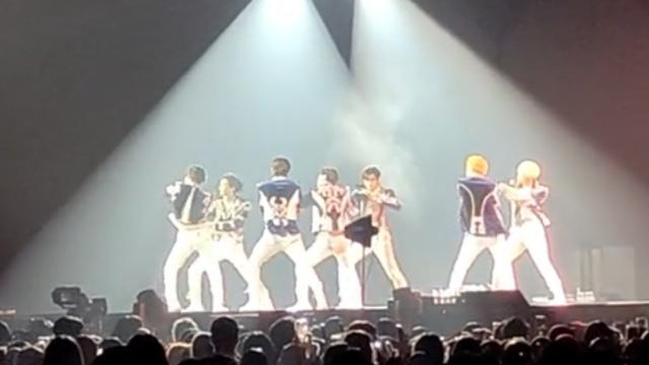 Viral Seorang Ayah Temani Anaknya Nonton Konser K-Pop, Aksinya Curi Perhatian Warganet