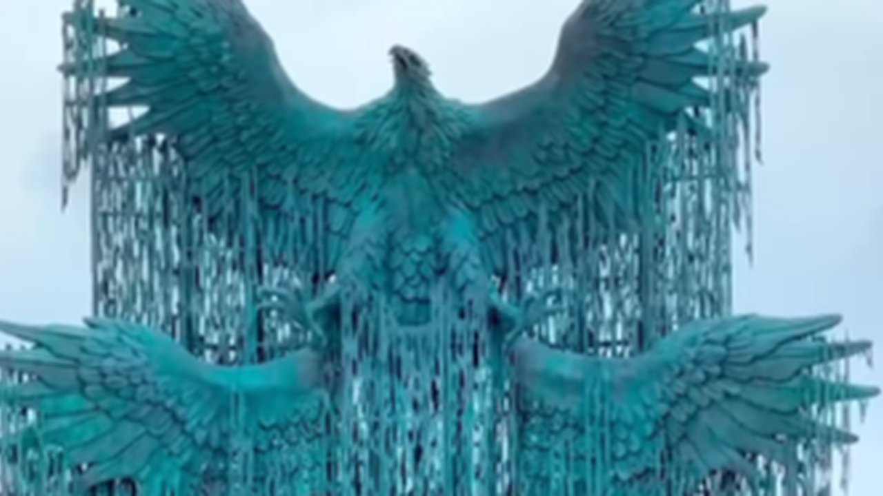 Patung Unik 'Garuda Take Off' Karya Baru Nyoman Nuarta di Bandara IKN, Gibran Oke Gas & Pak Bas Pelukan Gemas