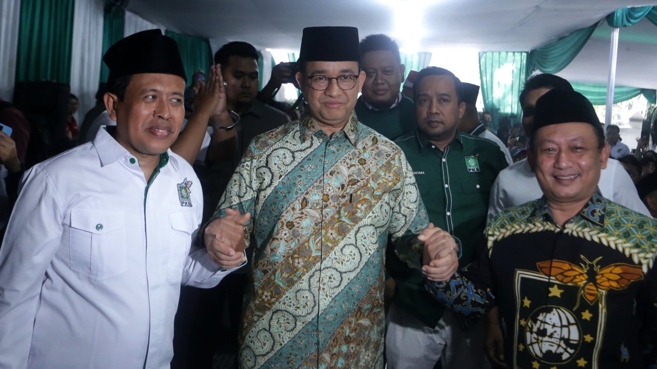 Anies Rasyid Baswedan saat  mendatangi Kantor DPW PKB DKI Jakarta di Jalan Perintis Kemerdekaan, Pulogadung, Jakarta Timur, Kamis (13/6/2024). Dewan Pimpinan Wilayah (DPW) Partai Kebangkitan Bangsa (PKB) DKI Jakarta resmi mengusung Anies Baswedan maju sebagai Calon Gubernur (Cagub) di Pilkada Jakarta 2024. Merdeka.com/Arie Basuki