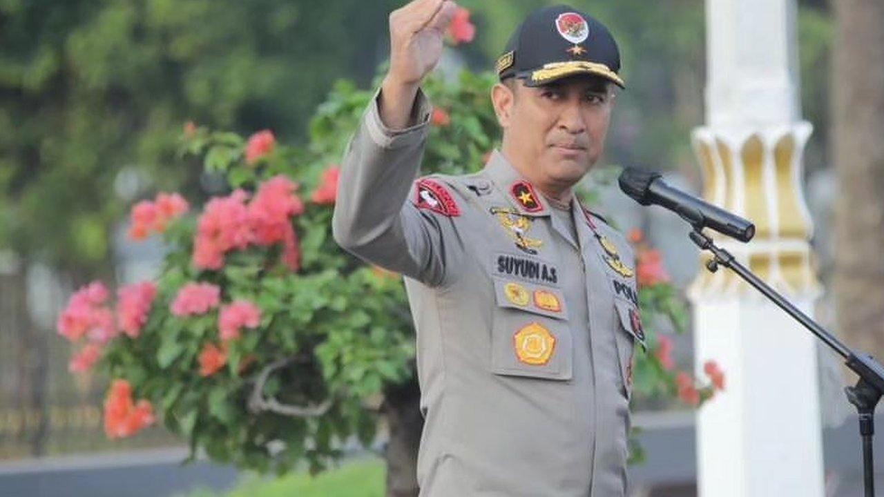 Momen Jenderal Bintang Dua Polri 'Gasak' Warung Tenda Nasi Goreng