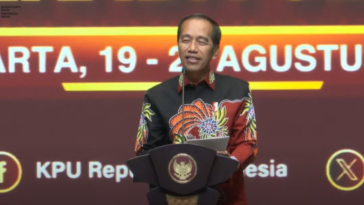 Presiden Joko Widodo melantik Bahlil Lahadalia sebagai Menteri ESDM menggantikan Arifin Tasrif, Supratman Andi Agtas sebagai Menkumham menggantikan Yasonna Laoly, Rosan Roeslani sebagai Menteri Investasi/Kepala BKPM menggantikan Bahlil Lahadalia dan Angga Raka Prabowo sebagai Wamen Kominfo.