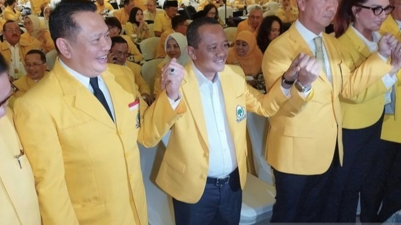 Bahlil Gandeng Tangan Agus Gumiwang dan Bamsoet saat Tiba di Munas Golkar