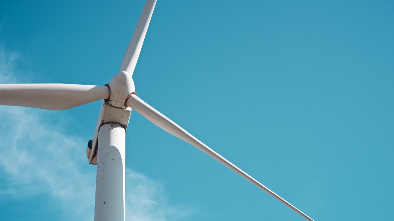<p>Ilustrasi turbin angin, salah satu sumber energi hijau. Dok: Kedubes Inggris di Jakarta</p>