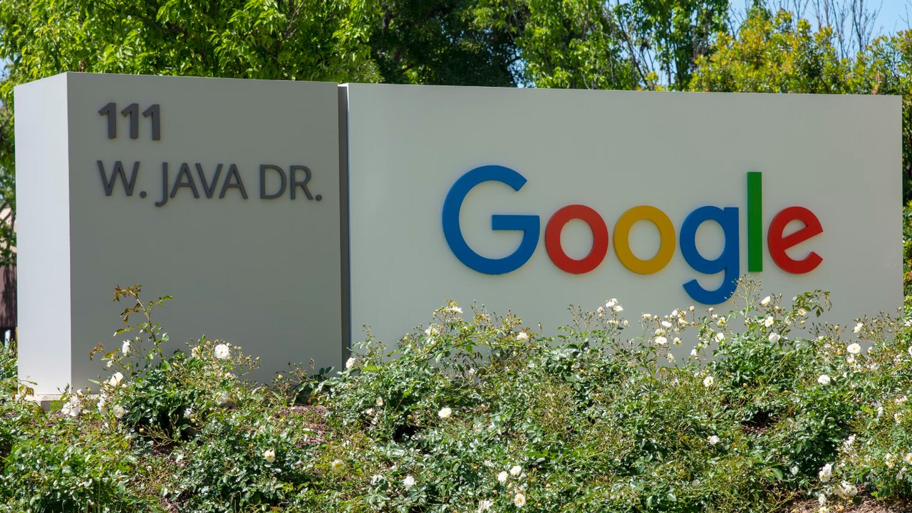 Mantan pegawai Google ungkap alasan sebenarnya kekalahan dalam AI bukan karena WFH, melainkan birokrasi berlebihan yang menghambat inovasi.