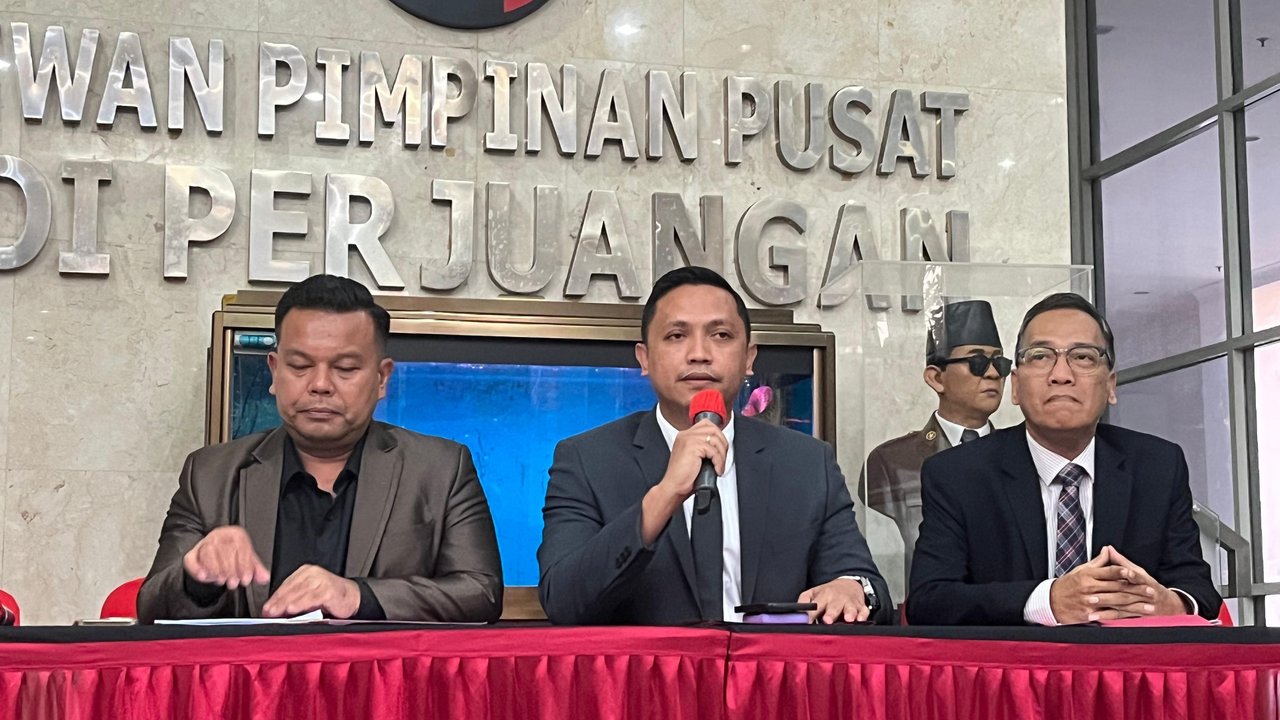 Ketua DPP PDI Perjuangan Bidang Reformasi Sistem Hukum Nasional Ronny Talapessy